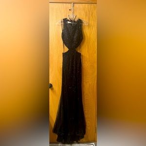 Black jovani prom dress-model pic shows white ours is black